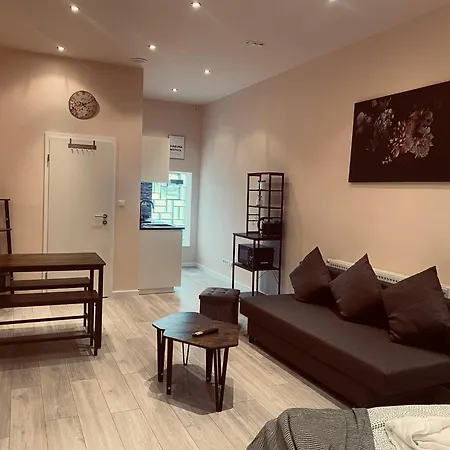 Sleeps 3 With Parking And Garden Koblenc