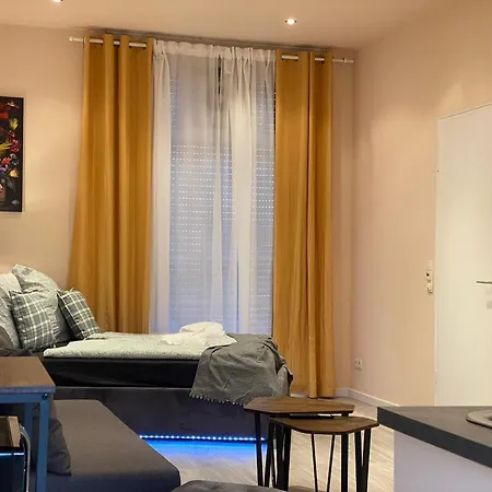 Apartmán Sleeps 3 With Parking And Garden Koblenc