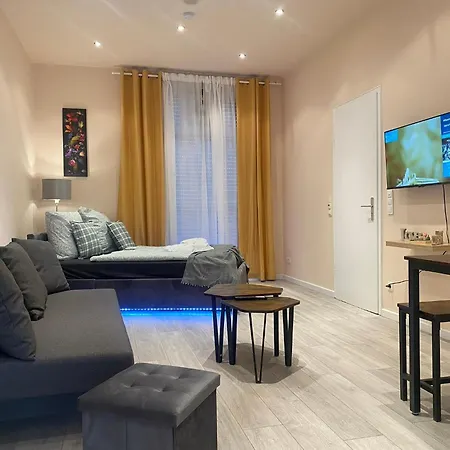 Sleeps 3 With Parking And Garden Apartmán *