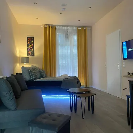 Sleeps 3 With Parking And Garden