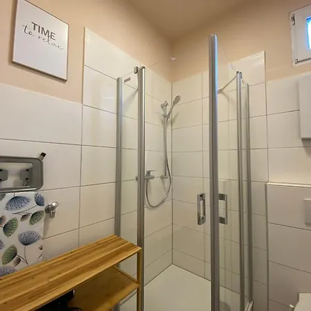 Apartmán Sleeps 3 With Parking And Garden Koblenc